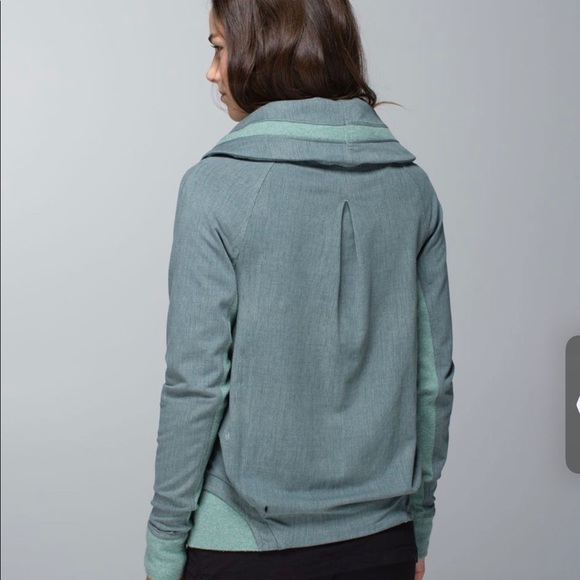 Lululemon to class jacket/sweater - Picture 2 of 4